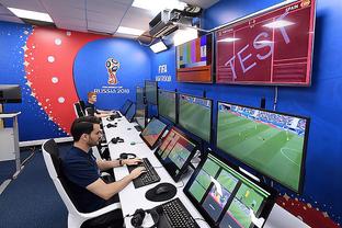 Báo bóng đá: Cúp châu Á đã có 4 đội đổi soái, Queiroz vẫn nhàn rỗi có cơ hội dạy bóng đá quốc gia